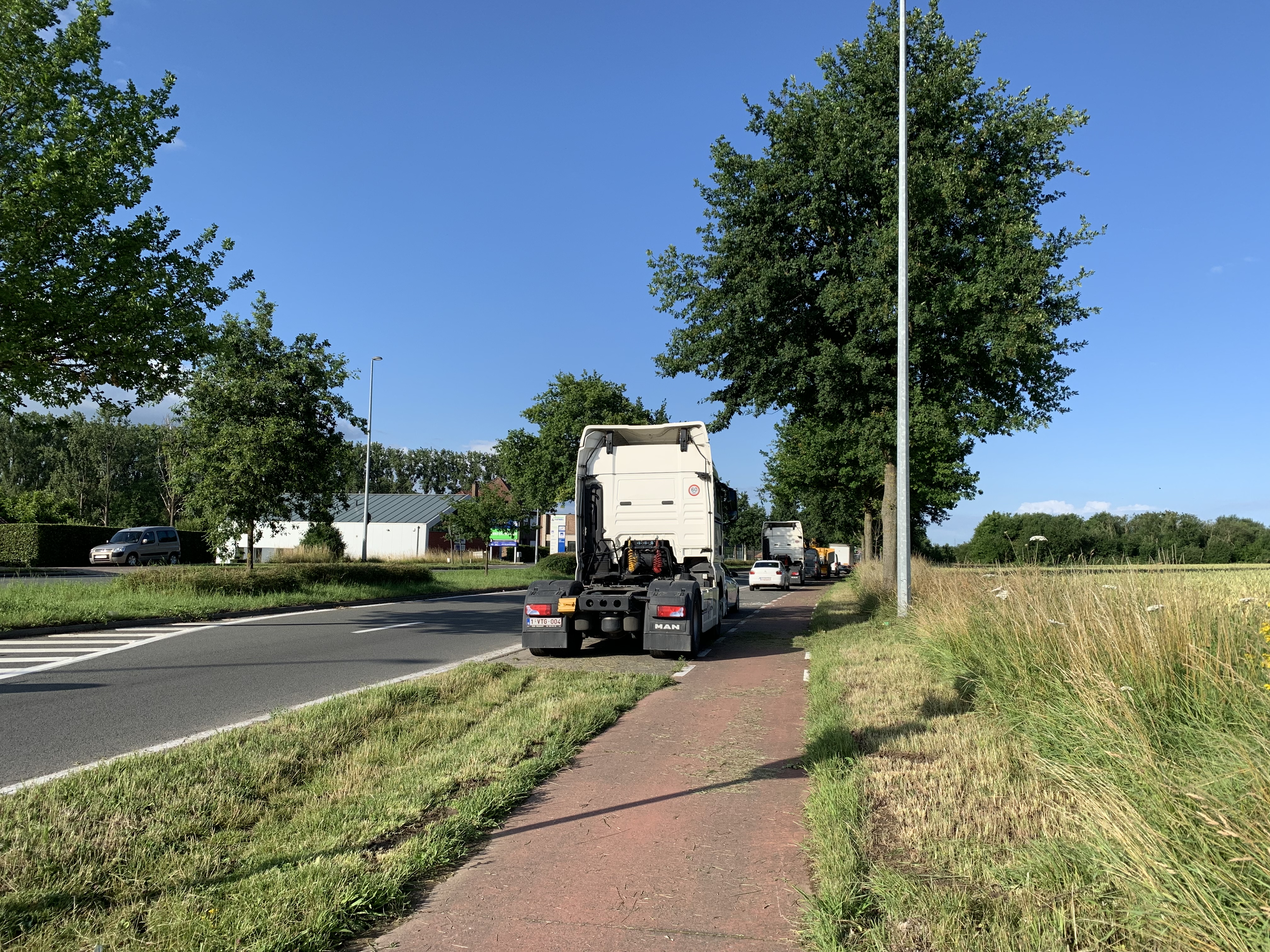 Gezamenlijke aanpak rond parkeren Bergensesteenweg in Beersel en Sint-Pieters-Leeuw