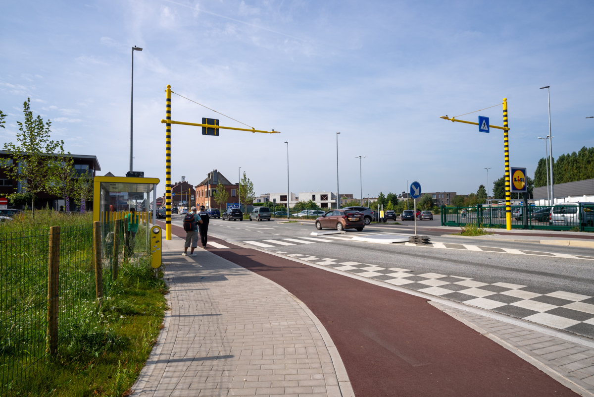 Nieuwe bushalte met verhoogd perron. ©Agentschap Wegen en Verkeer