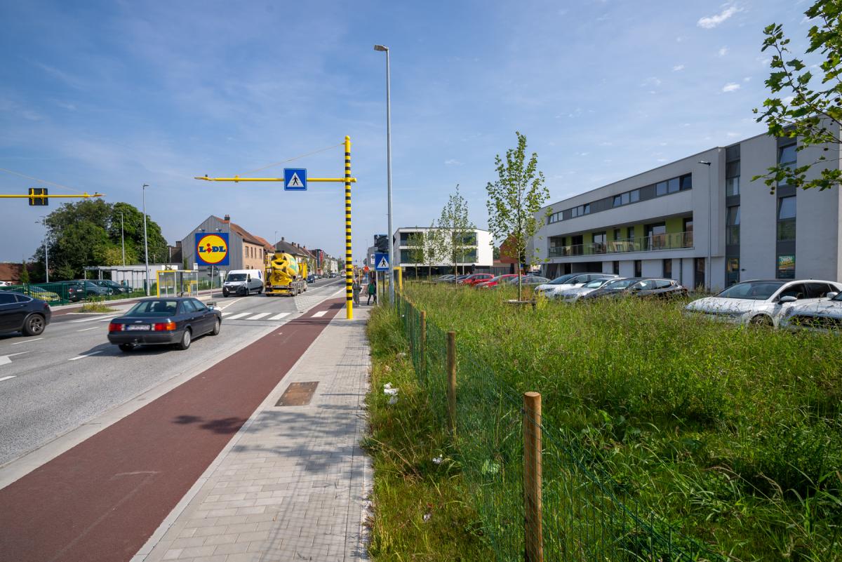 De rechtstreekse aansluitingen van het Laurierplein op de Bergensesteenweg zijn weggewerkt.   ©Agentschap Wegen en Verkeer
