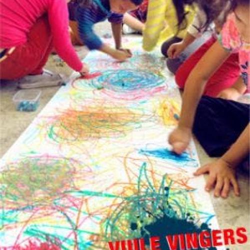 Vuile vingers kleuterworkshop- swingende tekenkronkels © Jeugd- en Sportdienst Sint-Pieters-Leeuw