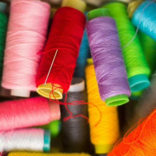 Kleding upcyclen © CC0 - Unsplash - Brandy Calderon