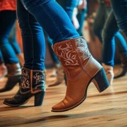 Femma - Line dance © Adobe