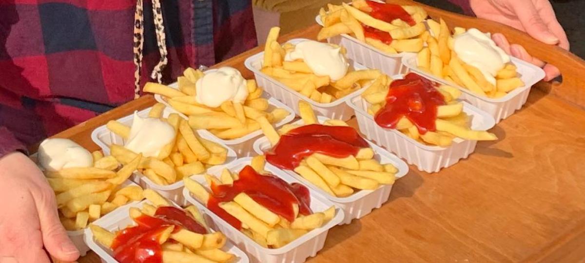 frietjes met carnaval