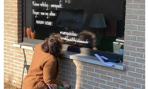 Weesgedichten sieren de straten van Sint-Pieters-Leeuw