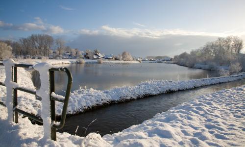 Ijs is nog onvoldoende dik om veilige toelating te geven om te schaatsen