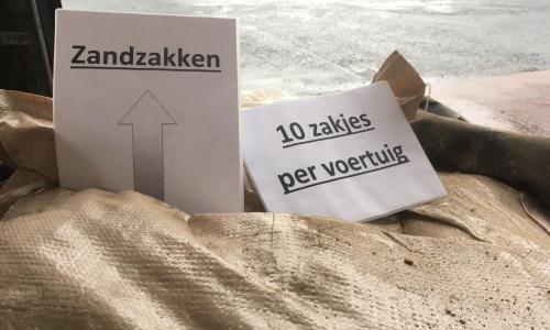 Zandzakjes afhalen tussen 16 en 18.30 uur!