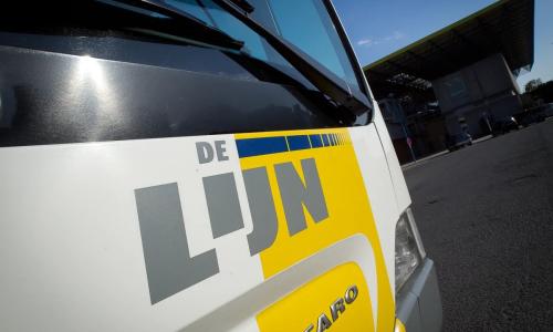 Met je De Lijn-vervoerbewijs op bus 50 in Ruisbroek-centrum